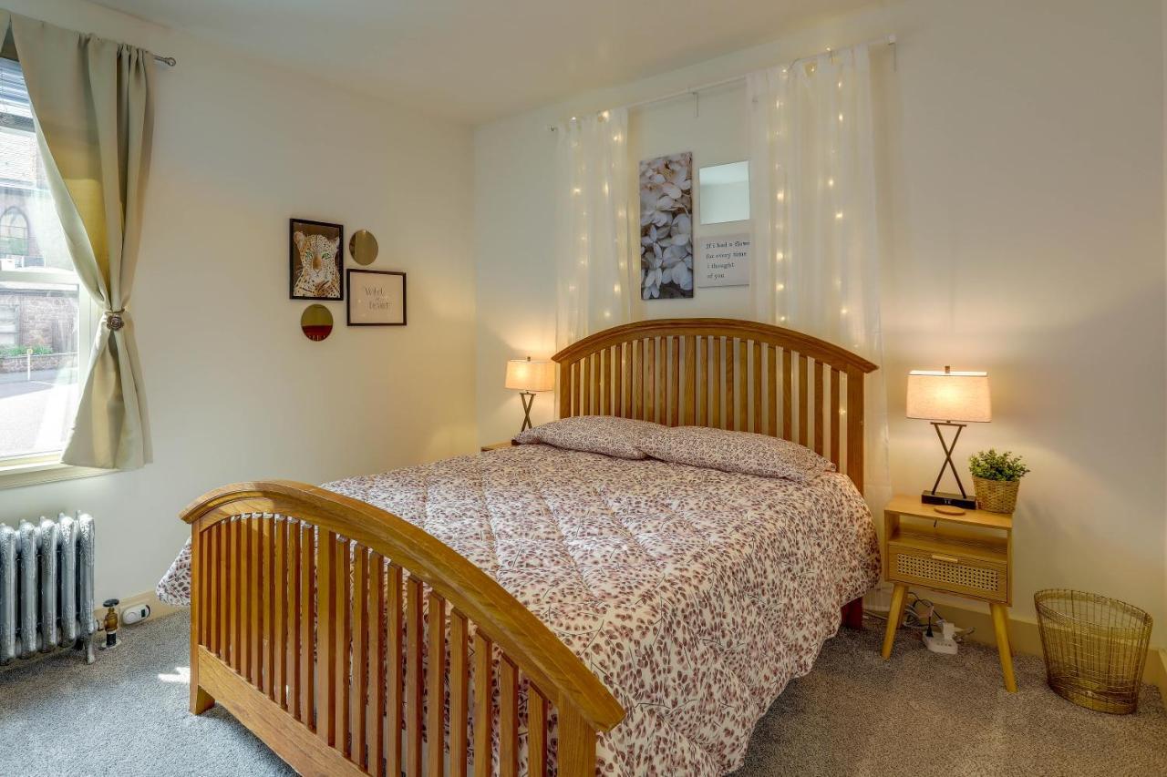 Darling Pennsylvania Vacation With Porch! *
