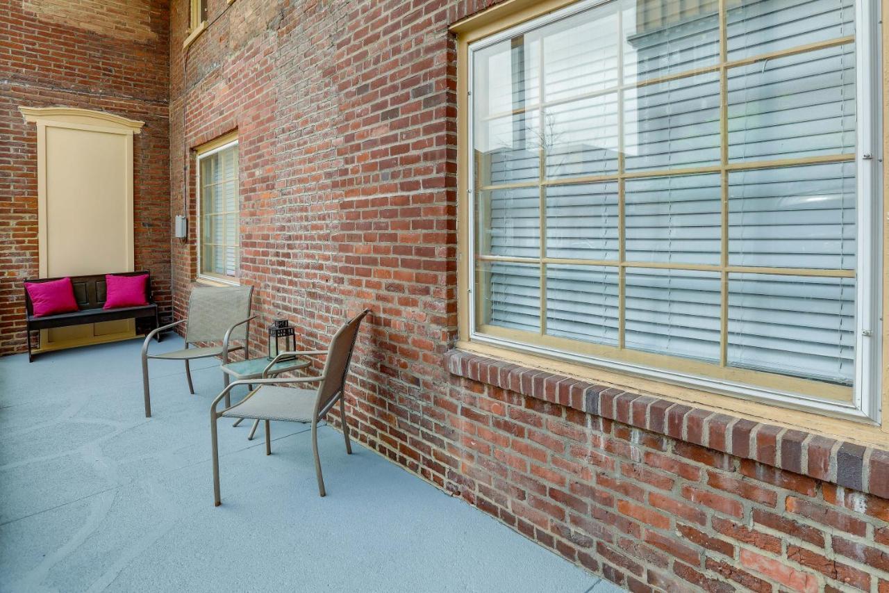Darling Pennsylvania Vacation With Porch! *